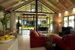 2/24 Donkin - Luxury - Absolute Beachfront
